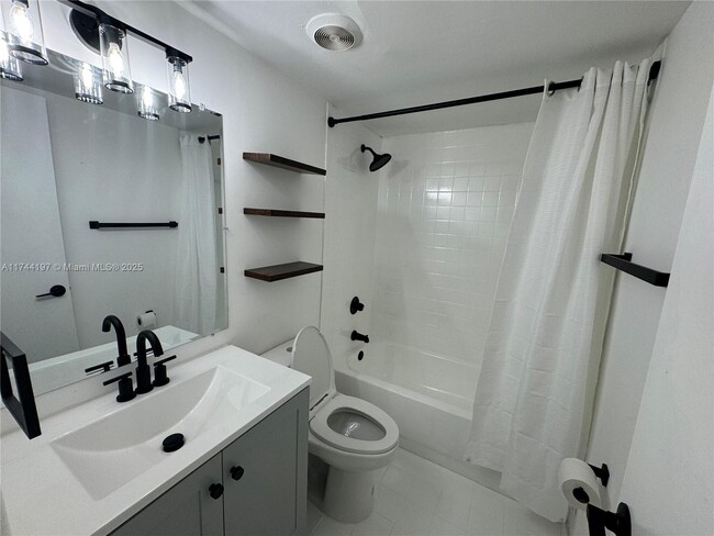 Photo - 750 NW 43rd Ave Unidad 216 Rental