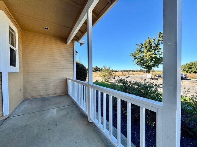 Photo - Beautiful 3 bedroom 2 bath house!