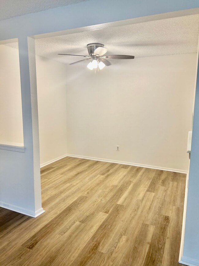 Photo - Spacious 1 bed/one bath in Aurora Unit C4