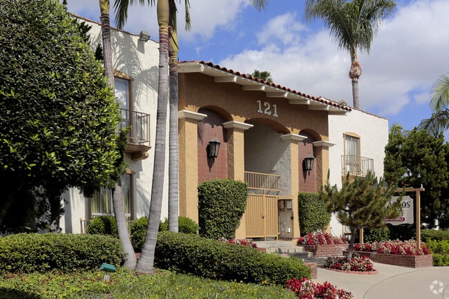 San Carlos Apartments