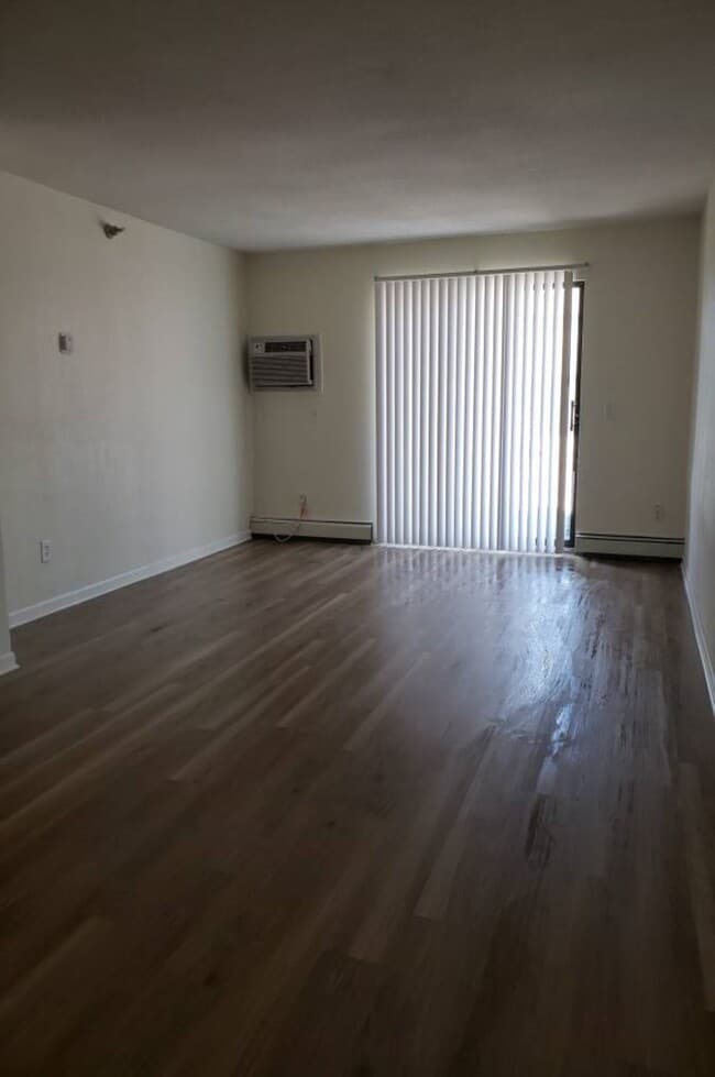 Photo - Coopers Court