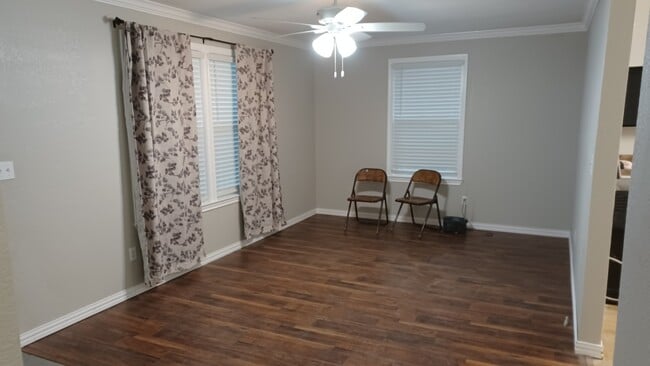 Photo - 203 W Eagle St