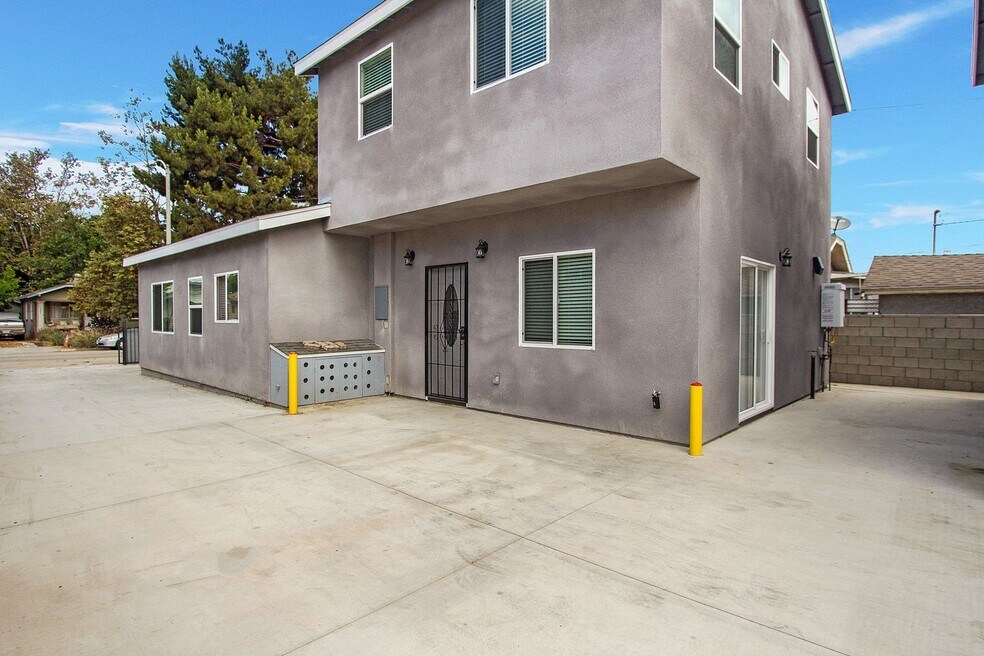 1740-1742 Rose Ave.