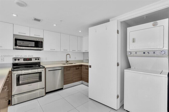 9901 E Bay Harbor Dr Unit 802