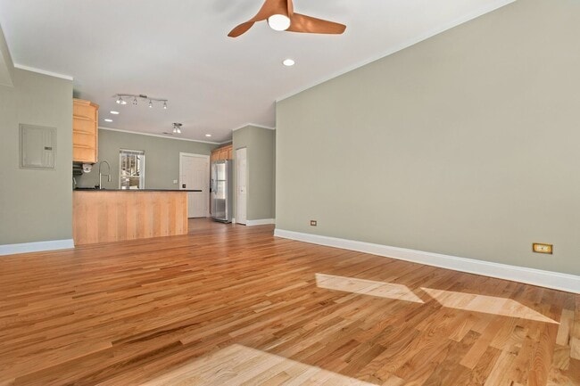 Photo - 6305 N Richmond St Unidad 2