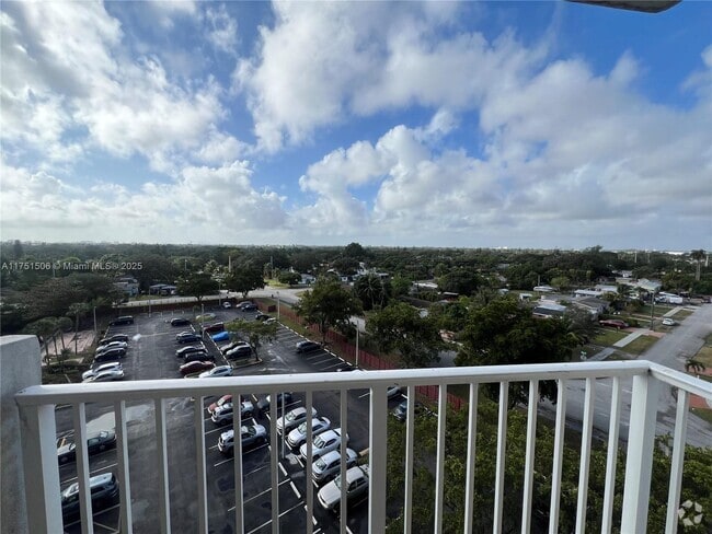 Building Photo - 1200 NE Miami Gardens Dr Unit 805W Rental