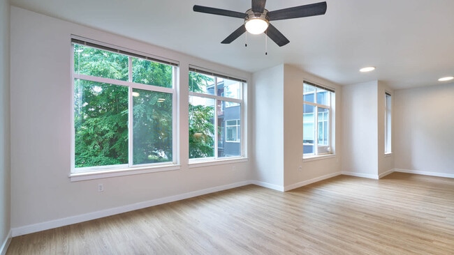 Sala de estar con suelo de superficie dura - Veloce