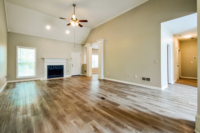 Photo - 3419 Uncle Genes Way SE