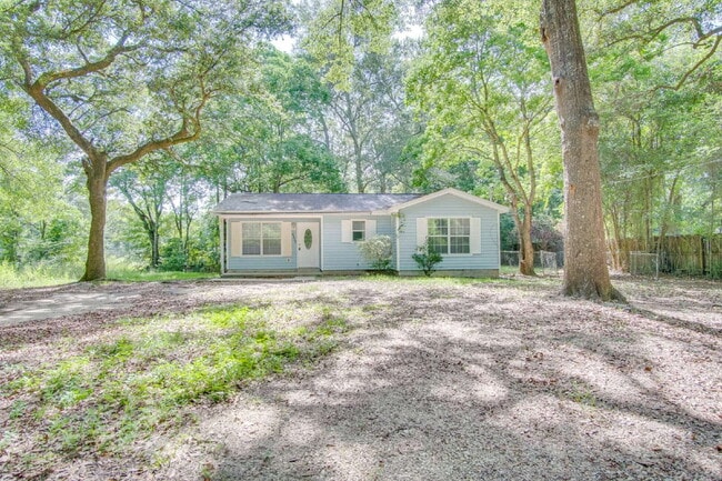 Building Photo - Pet-Friendly 3/2 Home Off Hwy 90 – Conveni...