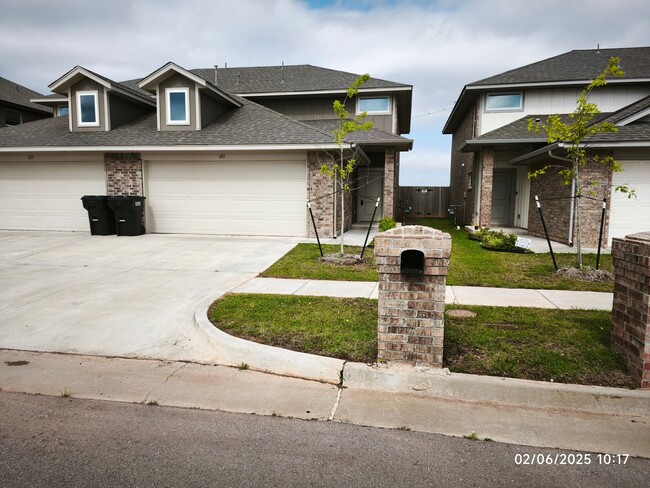 BRAND NEW DUPLEX - BRAND NEW DUPLEX House