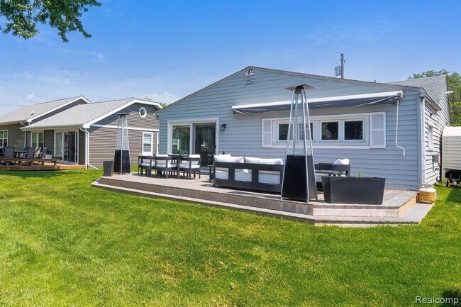 Photo - 1466 Rossdale Dr House