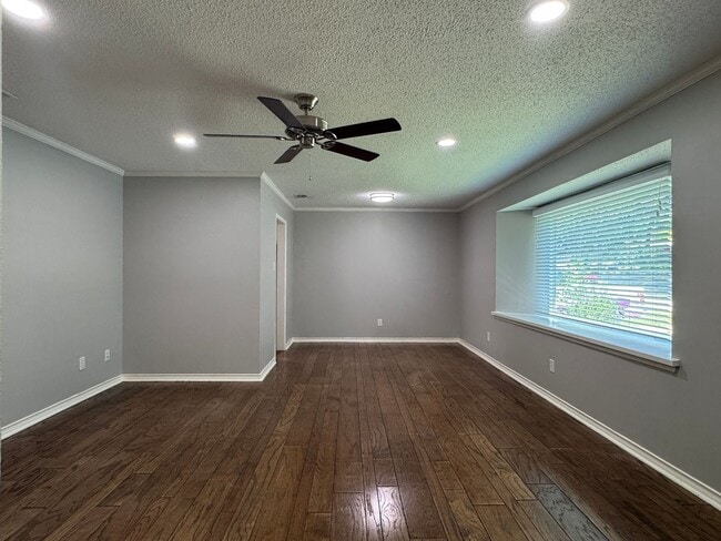 Photo - 1825 Courtney Dr