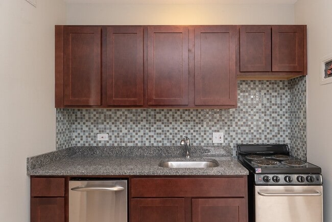 Photo - 450 W Wellington Ave Unidad E13