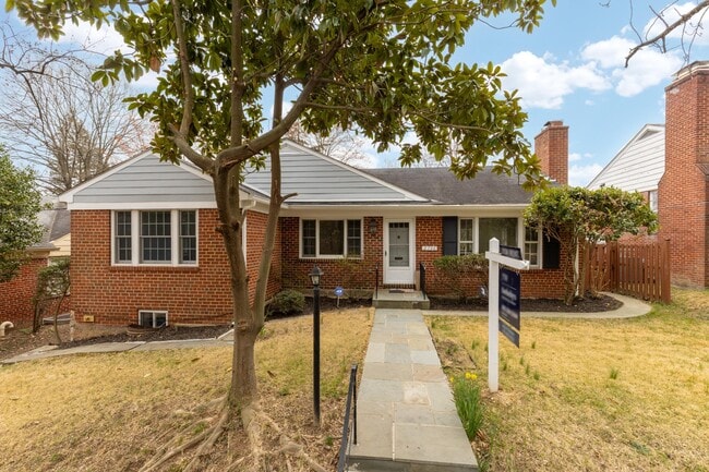 Photo - 2736 Stephenson Ln NW