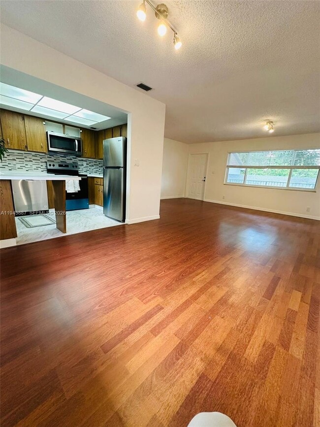 Photo - 414 SE 14th St Unit 6