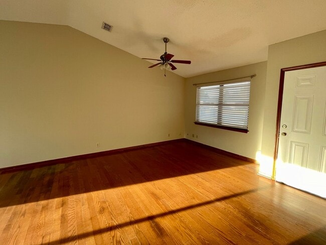 Photo - 154 Green Acre Cir N