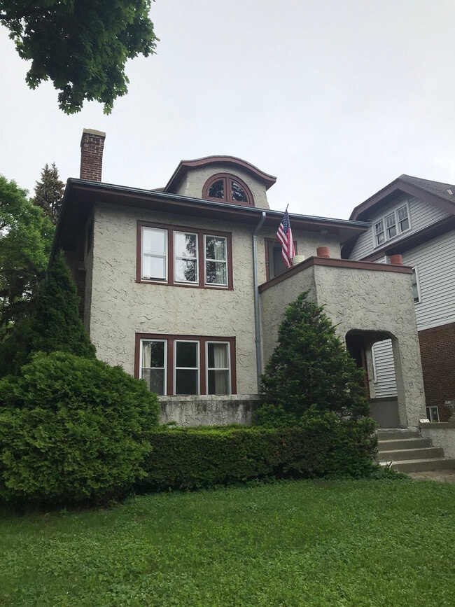 Vista de calle - 5628 W Washington Blvd