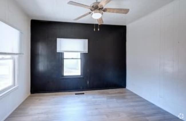 Building Photo - 410 E Taylor Ave Rental