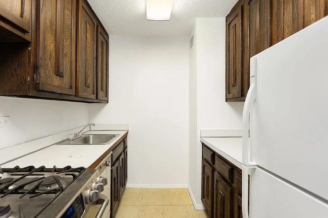 Photo - 201 W 70th St