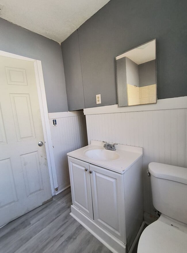 Photo - 2-Bedroom WITH SUNROOM Home for Rent in Downtown Winter Haven