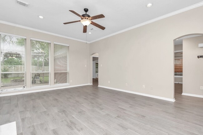 Photo - 1715 Parkview Ln