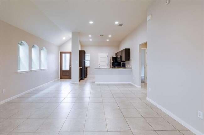 Photo - 615 Stampede Rd