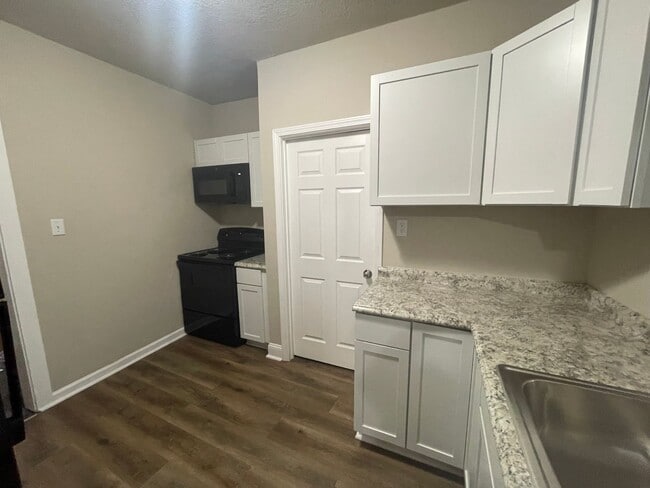Photo - One Bedroom One Stall Detached Garage