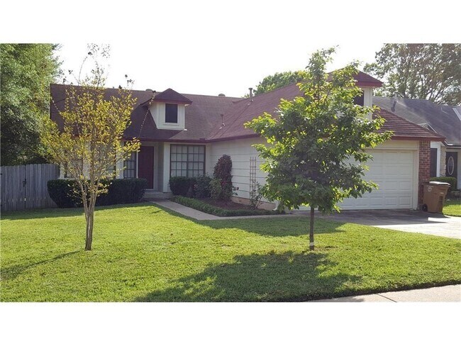 Building Photo - 2509 Piping Rock Trail Rental