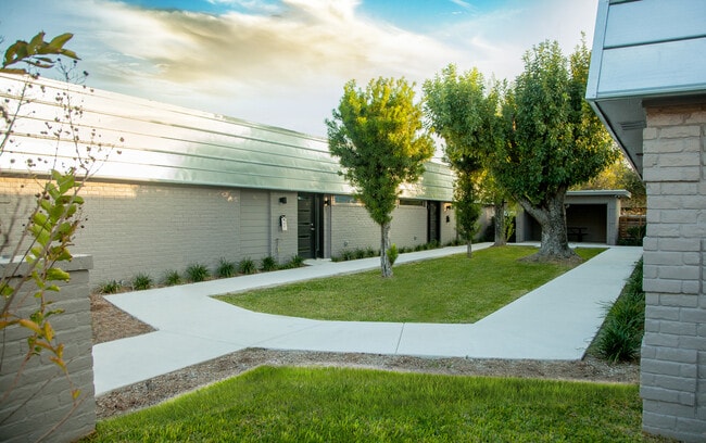 Photo - 1407 W Nolana Ave Unidad 2