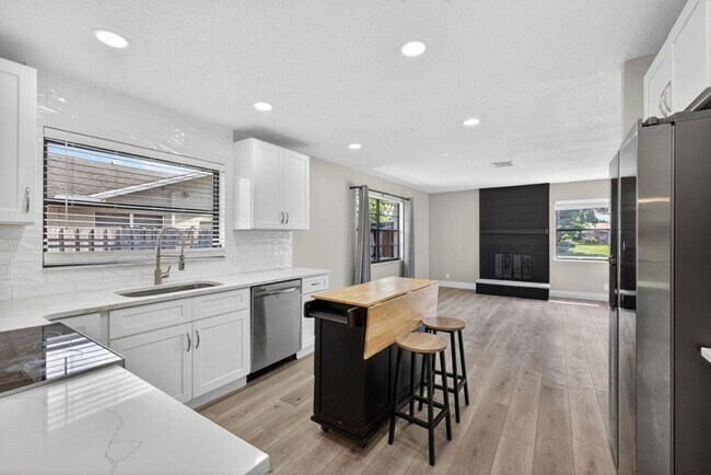 Photo - 1202 Essex Dr