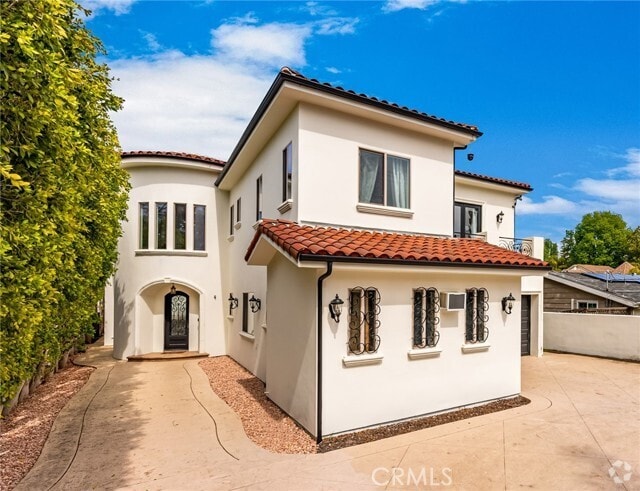 Building Photo - 23123 Oxnard St Rental