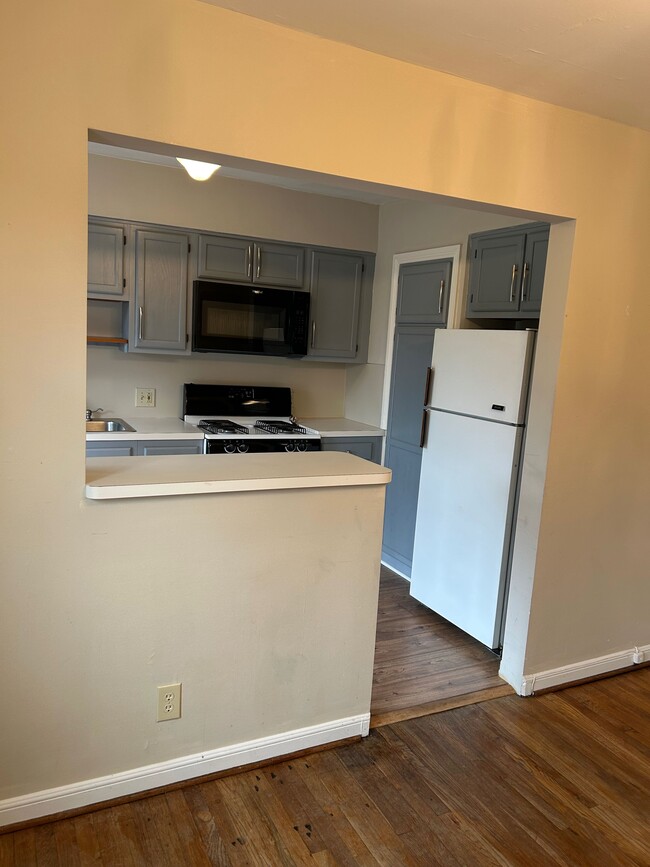 Photo - 2009 Elmwood Ave Unit D