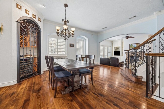 Photo - 2128 Harold St