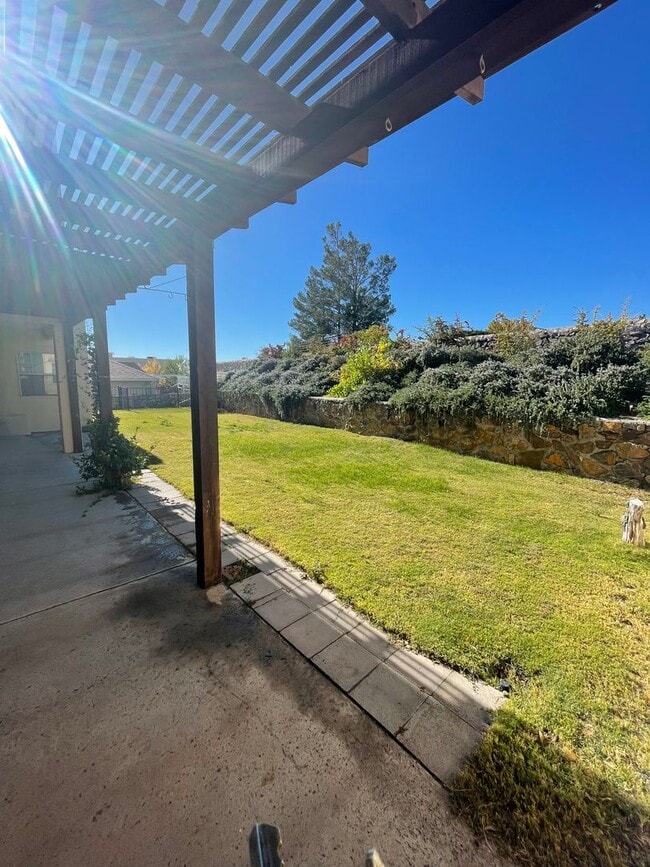 Photo - Beautiful 3 Bedroom/2.5 Bathroom Home Loca...
