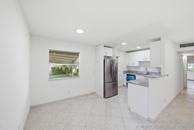 28 Seville Dr