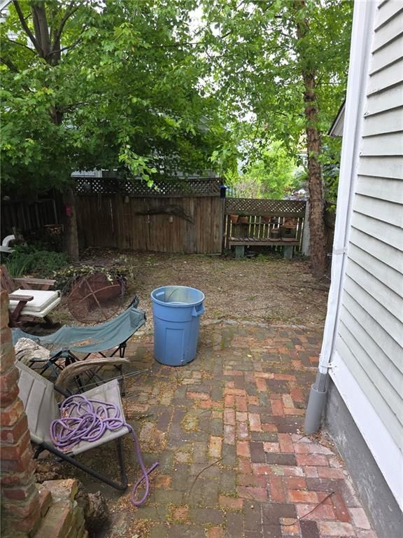 Photo - 140 Larch St