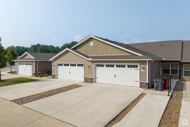 Photo - Redwood Pataskala