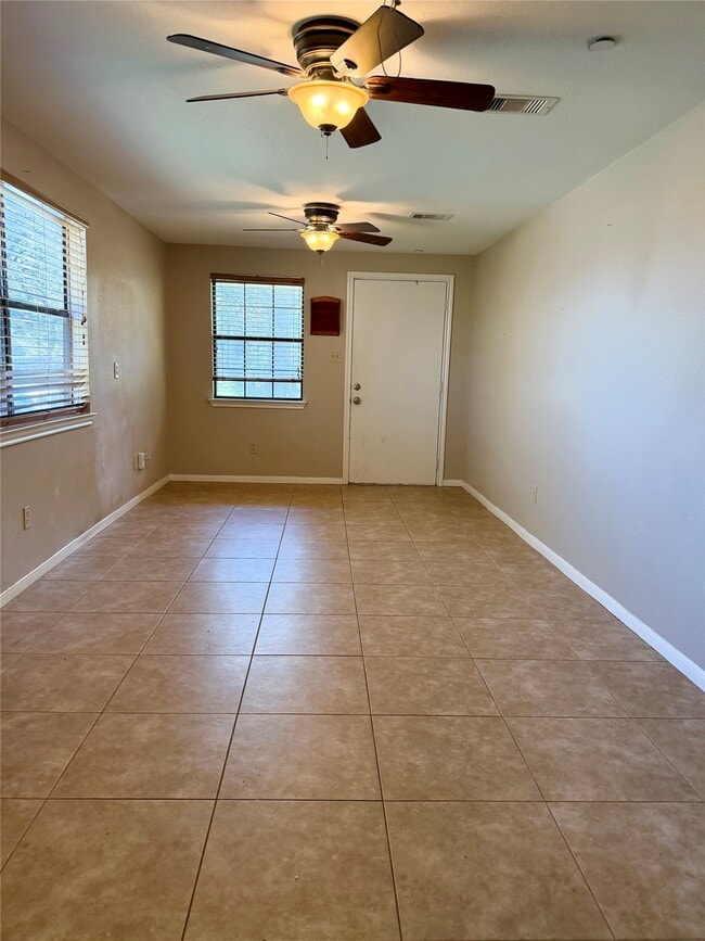 Photo - 300 Avenue C