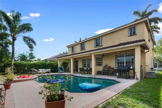 Photo - 1095 Chenille Cir