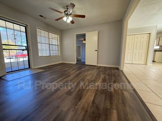 Photo - 4921 Wooddale Ave