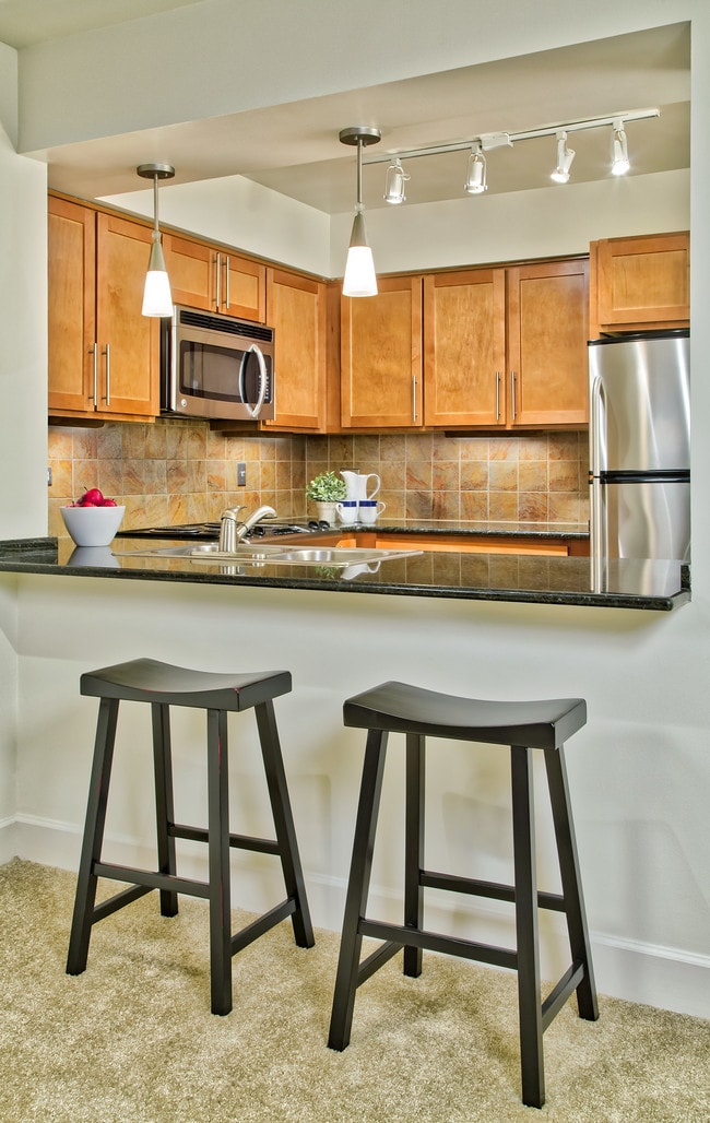 Lake+House Apartments
