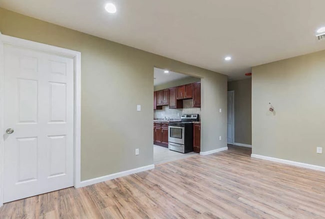Photo - 5525 Schumacher Dr