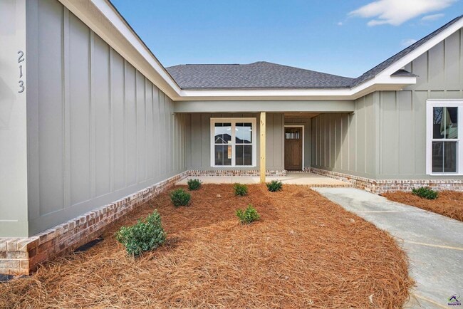 Photo - 213 Saraland Trl