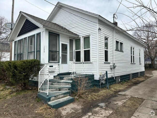 Building Photo - Two Bedroom House in Muskegon