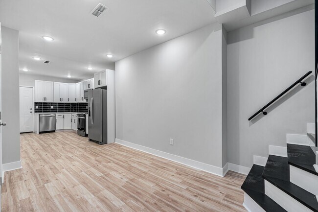 Photo - Beautifully Renovated 3 Bed/3.5 Bath Home ...