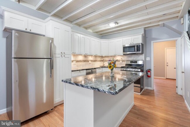 Photo - 714 S Randolph St Townhome