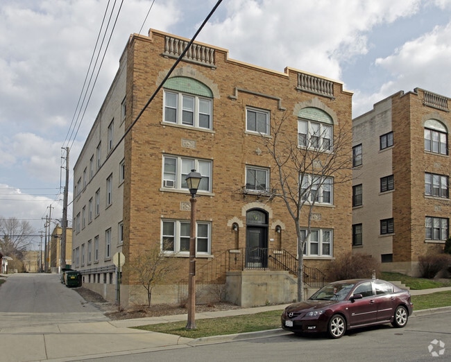 Building Photo - 1716 E Newton Ave