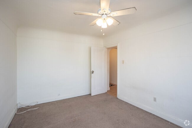 2 habitaciones, 1 baño - 1000 pies cuadrados - Dormitorio - 5612 Hempstead