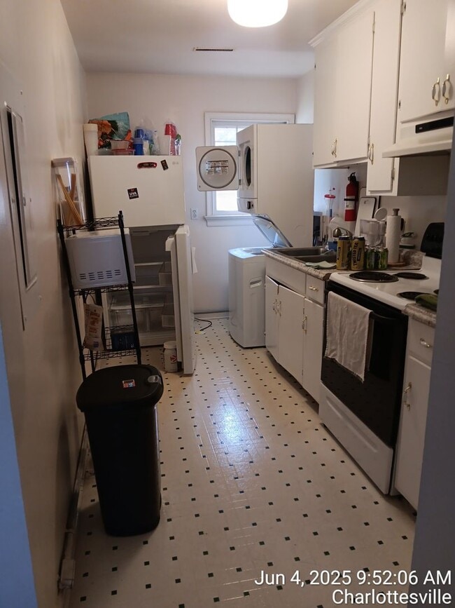 Photo - 109 Kent Terrace Unit B