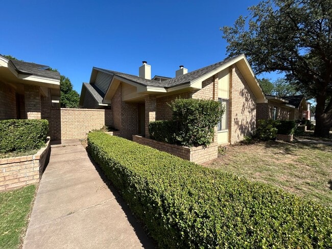 Beautiful Town home in upscale area - Beautiful Town home in upscale area